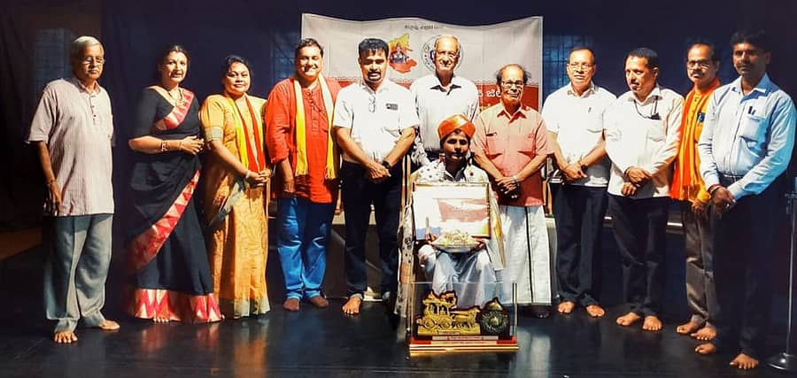 ಕಾರ್ಯಕ್ರಮದಲ್ಲಿ ಯಕ್ಷಗಾನ ಕೇಂದ್ರದ ಗುರುಗಳಾದ ಕೃಷ್ಣಮೂತಿ೯ ಭಟ್ ಅವರಿಗೆ ದತ್ತಿ ಪುರಸ್ಕಾರ ನೀಡಿ ಗೌರವಿಸಲಾಯಿತು.