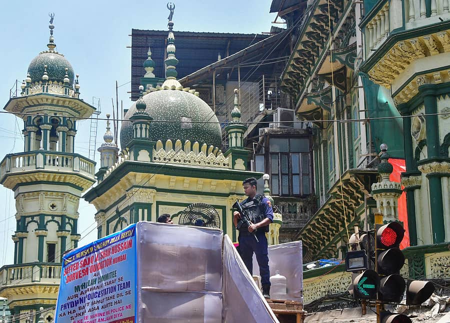 ಮಸೀದಿ ಮುಂದೆ ಹನುಮಾನ್ ಚಾಲೀಸಾ ಪಠಿಸುವುದಾಗಿ ಎಂಎನ್ಎಸ್‌ ಮುಖಂಡ ರಾಜ್‌ ಠಾಕ್ರೆ ಎಚ್ಚರಿಸಿದ್ದ ಹಿನ್ನೆಲೆಯಲ್ಲಿ ಮುಂಬೈನ ಮಿನಾರ್‌ ಮಸೀದಿ ಹೊರಗೆ ಭದ್ರತಾ ಸಿಬ್ಬಂದಿಯನ್ನು ನಿಯೋಜಿಸಲಾಗಿತ್ತು (ಸಂಗ್ರಹ ಚಿತ್ರ) –ಪಿಟಿಐ ಚಿತ್ರ