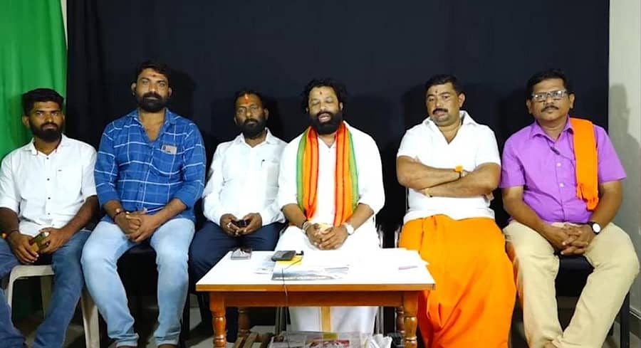 ವಿಟ್ಲದಲ್ಲಿ ಬಜರಂಗದಳ ಪ್ರಾಂತ ಸಂಚಲಕ ಸುನೀಲ್ ಕೆ.ಆರ್ ಸುದ್ದಿಗೋಷ್ಠಿಯಲ್ಲಿ ಮಾತನಾಡಿದರು