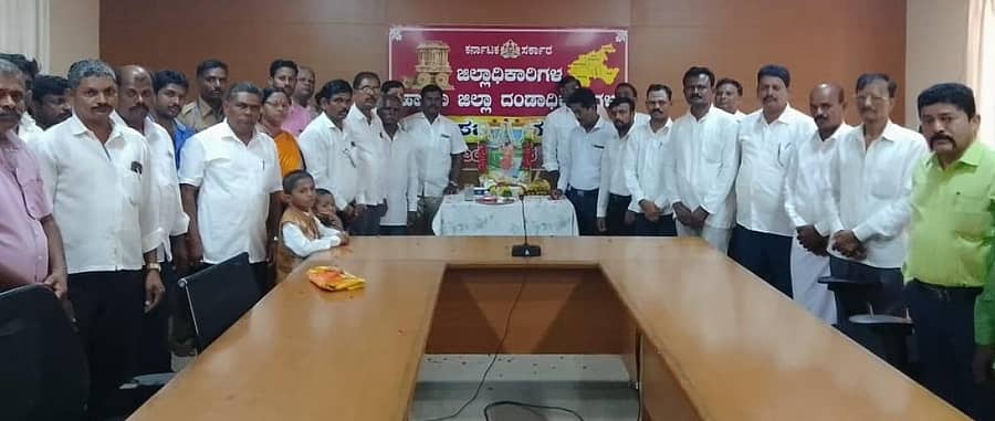 ಹೊಸಪೇಟೆ ಜಿಲ್ಲಾಧಿಕಾರಿ ಕಚೇರಿಯಲ್ಲಿ ಭಾನುವಾರ ಮಹರ್ಷಿ ಭಗೀರಥ ಜಯಂತಿ ಆಚರಿಸಲಾಯಿತು