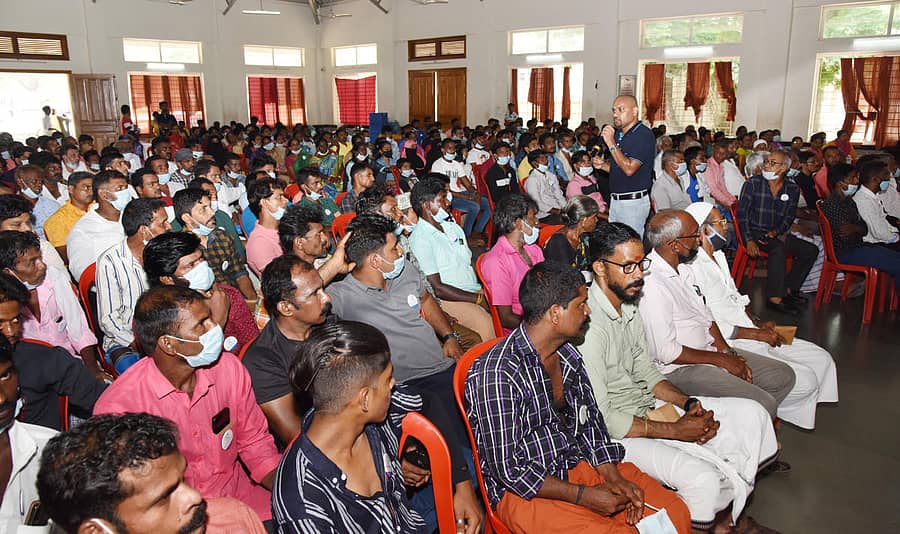 ಮಂಗಳೂರು ಪುರಭವನದಲ್ಲಿ ನಡೆದ ಸಮಾವೇಶದಲ್ಲಿ ತ್ಯಾಜ್ಯ ನಿರ್ವಾಹಕರಿಗೆ ಮಾಹಿತಿ ನೀಡಲಾಯಿತು.