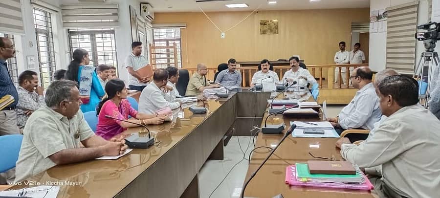 ಶಿವಮೊಗ್ಗದ ಜಿಲ್ಲಾಧಿಕಾರಿ ಕಚೇರಿ ಸಭಾಂಗಣದಲ್ಲಿ ನಡೆದ ಸಭೆಯಲ್ಲಿ ಸಚಿವ ಆರಗ ಜ್ಞಾನೇಂದ್ರ ಮಾತನಾಡಿದರು.