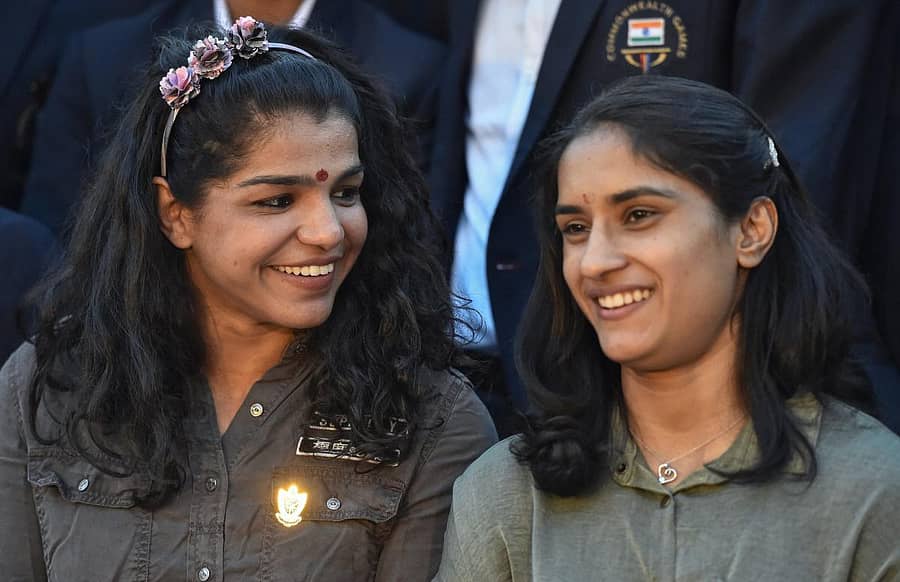 ಸಾಕ್ಷಿ ಮಲಿಕ್ (ಎಡ) ಮತ್ತು ವಿನೇಶಾ ಪೋಗಟ್ –ಪಿಟಿಐ ಚಿತ್ರ