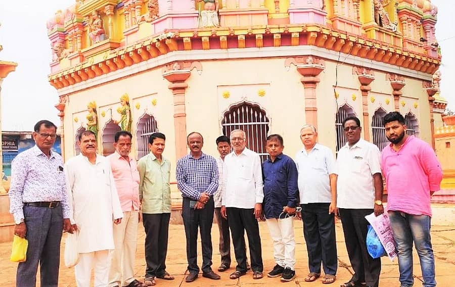 ಚಿಟಗುಪ್ಪ ಪಟ್ಟಣದ ಭವಾನಿ ದೇಗುಲಕ್ಕೆ ಅಖಿಲ ಭಾರತೀಯ ಭಾವಸಾರ ಕ್ಷತ್ರಿಯ ಸಮಾಜದ ರಾಷ್ಟ್ರೀಯ ಘಟಕದ ಅಧ್ಯಕ್ಷ ಸುಧೀರ್ ನಾವಲೆ ಭೇಟಿ ನೀಡಿದರು