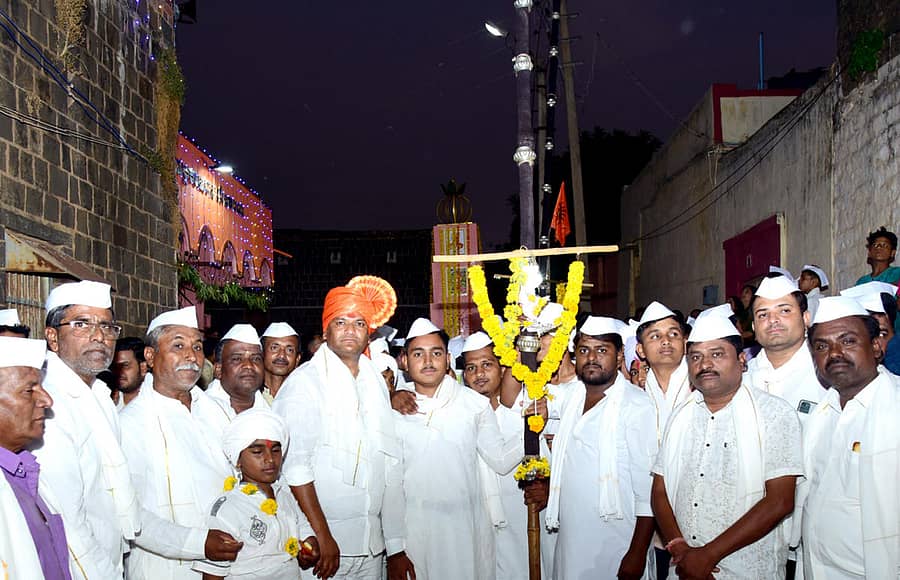 ಬಸವಕಲ್ಯಾಣ ನಗರದಲ್ಲಿನ ಮಲ್ಲಿಕಾರ್ಜುನ ದೇವಸ್ಥಾನದ ಜಾತ್ರೆಯಲ್ಲಿ ನಡೆದ ನಂದಿಧ್ವಜ ಮೆರವಣಿಗೆಯಲ್ಲಿ ಶಾಸಕ ಶರಣು ಸಲಗರ ಪಾಲ್ಗೊಂಡಿದ್ದರು