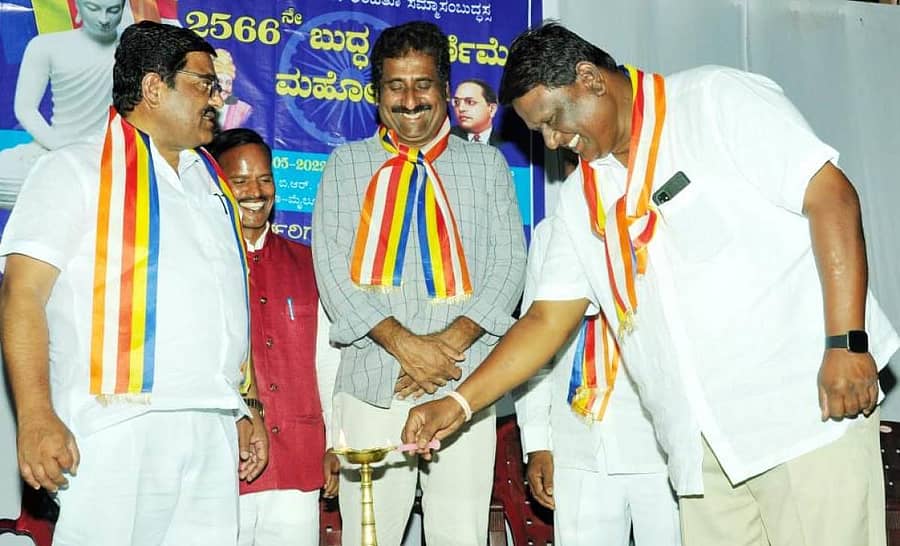 ಬೀದರ್‌ನ ಸಿಎಂಸಿ ಕಾಲೊನಿಯಲ್ಲಿ ಆಯೋಜಿಸಿದ್ದ ಬುದ್ಧ ಪೂರ್ಣಿಮೆ ಕಾರ್ಯಕ್ರಮವನ್ನು ನಗರಸಭೆ ಸದಸ್ಯ ಶಿವಕುಮಾರ ಭಾವಿಕಟ್ಟಿ ಉದ್ಘಾಟಿಸಿದರು. ವಿಧಾನ ಪರಿಷತ್ ಸದಸ್ಯ ಅರವಿಂದಕುಮಾರ ಅರಳಿ, ಶಾಸಕ ರಹೀಂಖಾನ್, ಸುಬ್ಬಣ್ಣ ಕರಕನಳ್ಳಿ ಇದ್ದರು