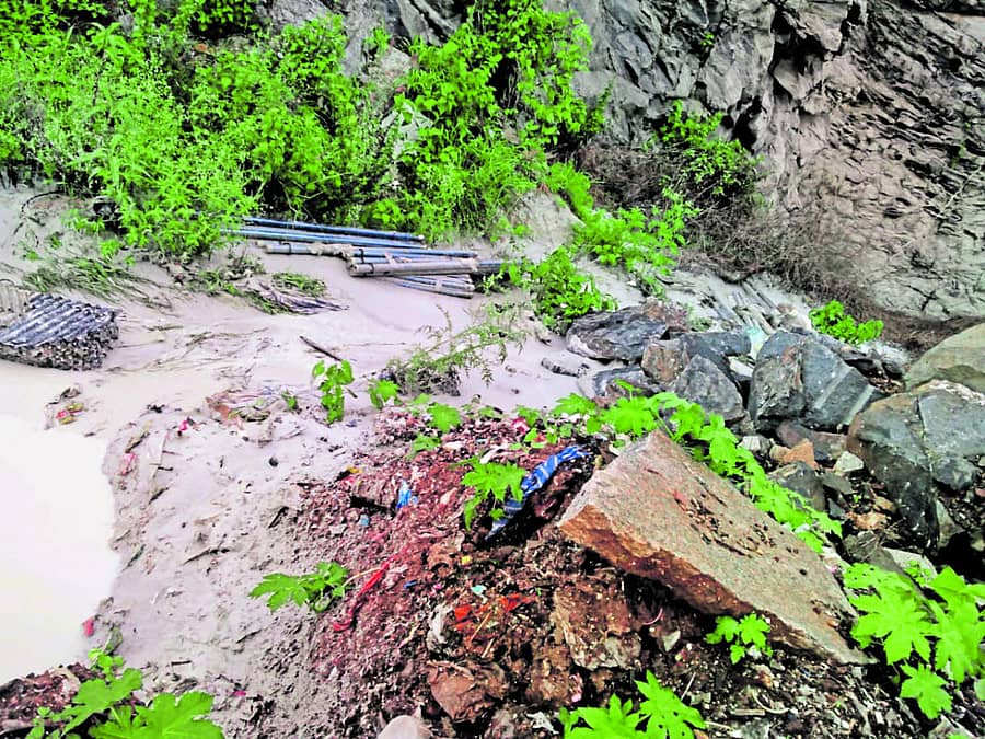 ಬೋಳಾರೆ ಬಂಡೆ ಸೇರುತ್ತಿರುವ ಗ್ರಾನೈಟ್ ಕಾರ್ಖಾನೆ ತ್ಯಾಜ್ಯನೀರು