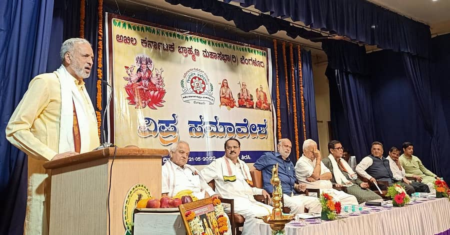 ಶಿರಸಿಯಲ್ಲಿ ನಡೆದ ವಿಪ್ರ ಸಮಾವೇಶದಲ್ಲಿ ವಿಧಾನಸಭಾ ಅಧ್ಯಕ್ಷ ವಿಶ್ವೇಶ್ವರ ಹೆಗಡೆ ಕಾಗೇರಿ ಮಾತನಾಡಿದರು.