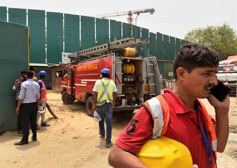 ಸ್ಥಳದಲ್ಲಿ ಅಗ್ನಿಶಾಮಕ ದಳದ ನಿಯೋಜನೆ