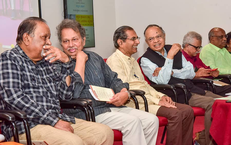 ವಿಚಾರಸಂಕಿರಣದಲ್ಲಿ ಎಸ್.ಎನ್. ನಾಗರಾಜರೆಡ್ಡಿ ಹಾಗೂ ಬರಗೂರು ರಾಮಚಂದ್ರಪ್ಪ ಚರ್ಚಿಸಿದರು. ಬಸವರಾಜ ಕಟ್ಟೀಮನಿ ಪ್ರತಿಷ್ಠಾನದ ಅಧ್ಯಕ್ಷ ಮಲ್ಲಿಕಾರ್ಜುನ ಹಿರೇಮಠ, ನ್ಯಾಷನಲ್ ಎಜುಕೇಷನ್ ಸೊಸೈಟಿ ಆಫ್ ಕರ್ನಾಟಕದ ಅಧ್ಯಕ್ಷ ಎ.ಎಚ್. ರಾಮರಾವ್, ಎಚ್.ಎಸ್. ರಾಘವೇಂದ್ರ ರಾವ್ ಮತ್ತು ಪ್ರತಿಷ್ಠಾನದ ಸದಸ್ಯ ಬಸವರಾಜ ಸಾದರ ಇದ್ದಾರೆ –ಪ್ರಜಾವಾಣಿ ಚಿತ್ರ