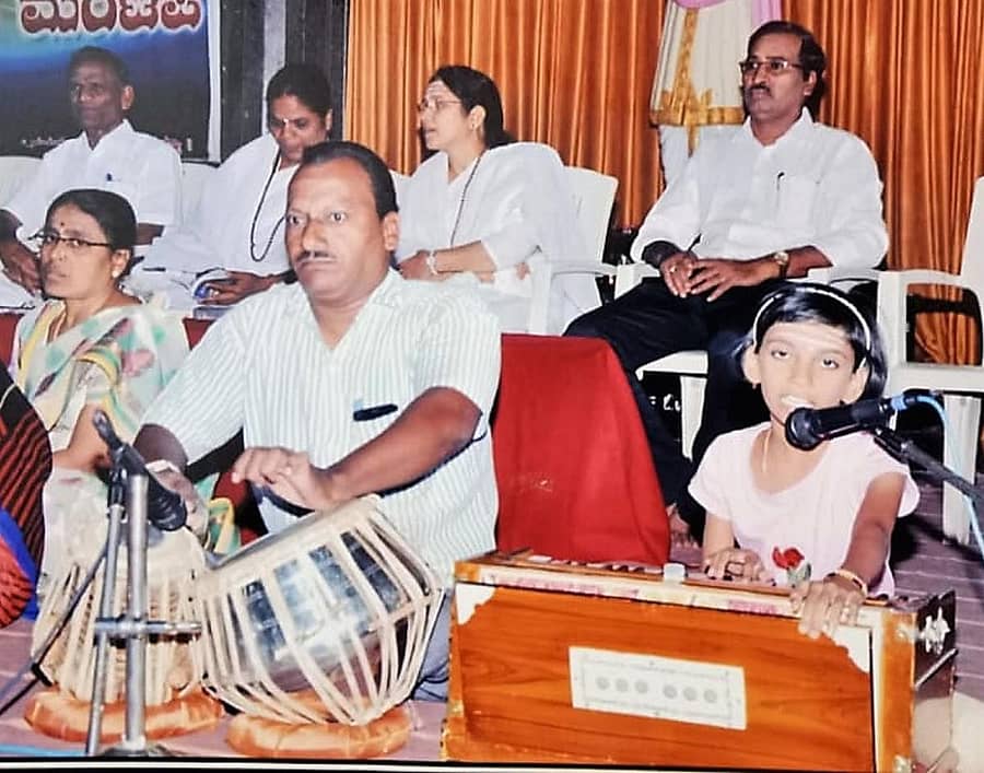 ಖಟಕಚಿಂಚೋಳಿಯ ಕಾರ್ಯಕ್ರಮವೊಂದರಲ್ಲಿ ವಚನಶ್ರೀಯ ವಚನ ಗಾಯನ