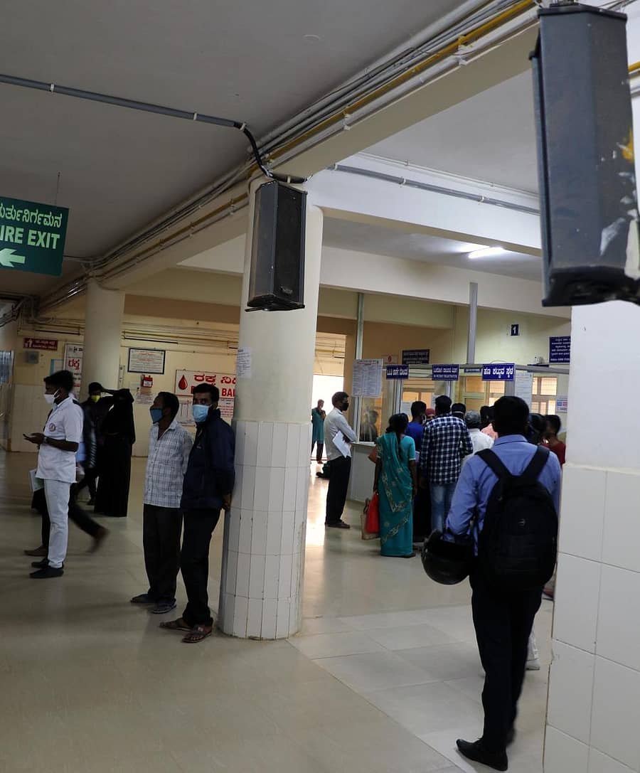 ಹಾಸನ ಜಿಲ್ಲಾಸ್ಪತ್ರೆಯಲ್ಲಿ ಸಂಗೀತ ಆಲಿಸಲು ಅಳವಡಿಸಿರುವ ಸ್ಪೀಕರ್