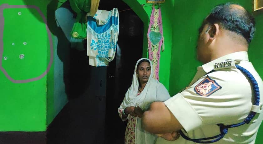 ಎಎಸ್ಪಿ ವಿಜಯಕುಮಾರ ಸಂತೋಷ ಮತ್ತು ಸಿಬ್ಬಂದಿ ಸ್ಥಳಕ್ಕೆ ಭೇಟಿ ನೀಡಿ ತನಿಖೆ ನಡೆಸುತ್ತಿದ್ದಾರೆ.