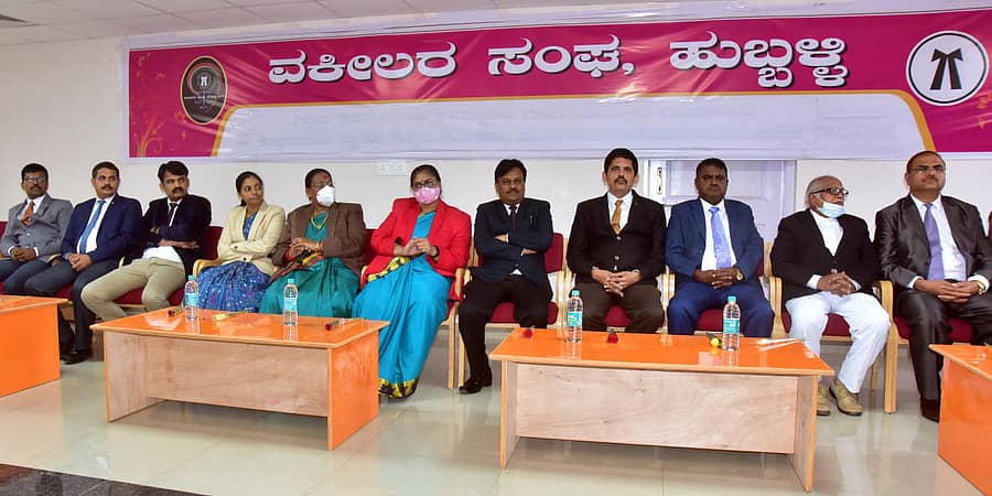 ಹುಬ್ಬಳ್ಳಿಯ ಹೊಸ ಕೋರ್ಟ್ ಸಂಕೀರ್ಣದಲ್ಲಿ ವಕೀಲರ ಸಂಘದಿಂದ ಗುರುವಾರ ನೂತನ ನ್ಯಾಯಾಧೀಶರಿಗೆ ಸ್ವಾಗತ ಸಮಾರಂಭ ಆಯೋಜಿಸಲಾಗಿತ್ತು