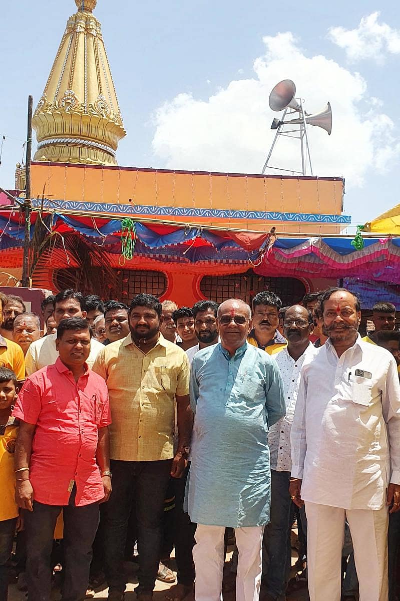 ಹುಕ್ಕೇರಿ ತಾಲ್ಲೂಕಿನ ಬೆಲ್ಲದ ಬಾಗೇವಾಡಿಯ ಲಕ್ಷ್ಮೀದೇವಿ ಜಾತ್ರೆಯಲ್ಲಿ ಸಚಿವ ಉಮೇಶ್ ಕತ್ತಿ ಶುಕ್ರವಾರ ದೇವಿಯ ದರ್ಶನ ಪಡೆದರು