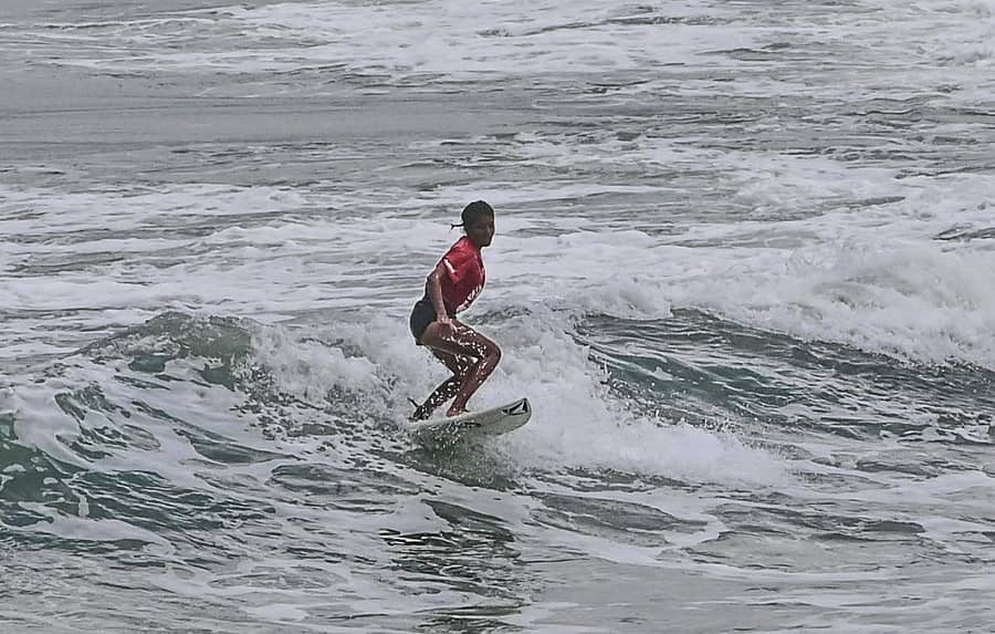 ಸೃಷ್ಟಿ ಸೆಲ್ವಂ ಅವರು ಅಲೆಗಳನ್ನು ಎದುರಿಸಿ ಮುನ್ನುಗ್ಗಿದ ನೋಟ –ಪ್ರಜಾವಾಣಿ ಚಿತ್ರ