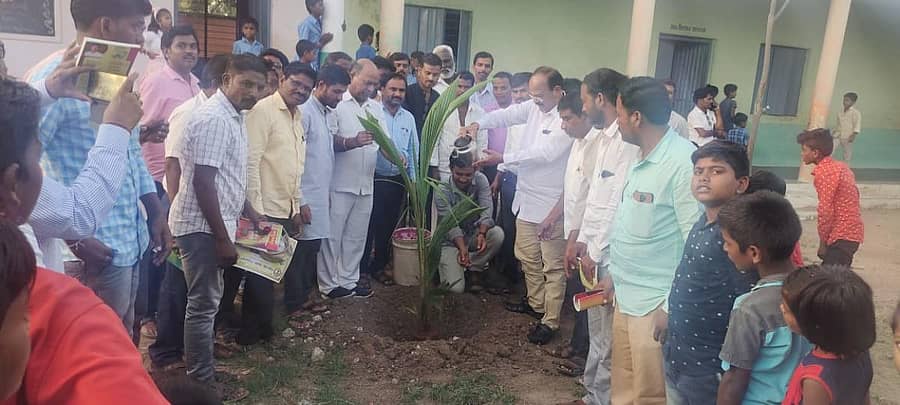 ಕುಕನೂರು ತಾಲ್ಲೂಕಿನ ಮಂಗಳೂರು ಗ್ರಾಮದಲ್ಲಿ ವಿಶ್ವಬಂಧು ಗುರುಬಳಗದ ವತಿಯಿಂದ ನಡೆದ ಬೇಸಿಗೆ ಶಿಬಿರದ ಸಮಾರೋಪ ಸಮಾರಂಭ ನಡೆಯಿತು