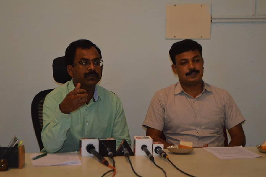 ಹಾಸನದಲ್ಲಿ ಉಪ ಅರಣ್ಯ ಸಂರಕ್ಷಣಾಧಿಕಾರಿ ಕೆ.ಎನ್. ಬಸವರಾಜು ಮಾತನಾಡಿದರು. ಸಹಾಯಕ ಅರಣ್ಯ ಸಂರಕ್ಷಣಾಧಿಕಾರಿ ಪ್ರಭು ಇದ್ದಾರೆ.