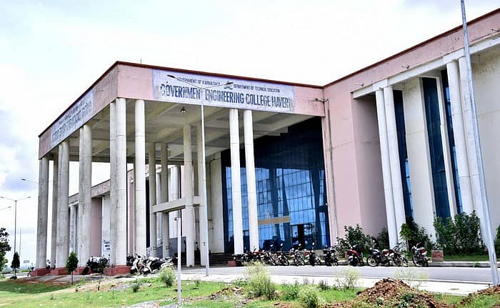 ಹಾವೇರಿ ತಾಲ್ಲೂಕು ದೇವಗಿರಿ ಸಮೀಪದ ಸರ್ಕಾರಿ ಎಂಜಿನಿಯರಿಂಗ್ ಕಾಲೇಜು ಕಟ್ಟಡದ ಹೊರನೋಟ –ಪ್ರಜಾವಾಣಿ ಚಿತ್ರ