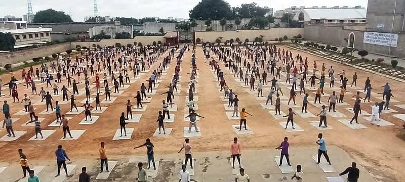 ಪರಪ್ಪನ ಅಗ್ರಹಾರ ಕೇಂದ್ರ ಕಾರಾಗೃಹದಲ್ಲಿ ಯೋಗ ಮಾಡಿದ ಕೈದಿಗಳು