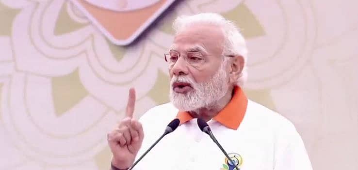 ಅಂತರರಾಷ್ಟ್ರೀಯ ಯೋಗ ದಿನ ಪ್ರಯುಕ್ತ ಮೈಸೂರಿನ ಅರಮನೆ ಮೈದಾನದಲ್ಲಿ ಆಯೋಜಿಸಿದ ಕಾರ್ಯಕ್ರಮದಲ್ಲಿ ಪ್ರಧಾನಿ ನರೇಂದ್ರ ಮೋದಿ ಭಾಗಿಯಾದರು (ಚಿತ್ರ ಕೃಪೆ – ಪ್ರಧಾನಿಯವರ ಟ್ವಿಟರ್ ಖಾತೆ)