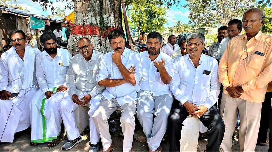 ಕನಕಪುರ ತಾಲ್ಲೂಕಿನ ಉಯ್ಯಂಬಳ್ಳಿಯಲ್ಲಿ ನಡೆದ ಸುದ್ದಿಗೋಷ್ಠಿಯಲ್ಲಿ ಬ್ಲಾಕ್ ಕಾಂಗ್ರೆಸ್ ಘಟಕದ ಅಧ್ಯಕ್ಷ ಎಂ.ಡಿ. ವಿಜಯದೇವು ಮಾತನಾಡಿದರು. ಪಕ್ಷದ ಮುಖಂಡರು ಉಪಸ್ಥಿತರಿದ್ದರು