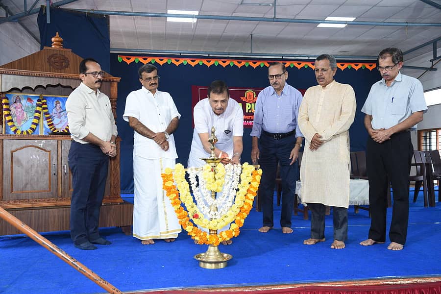 ಶಾರದಾ ಪದವಿಪೂರ್ವ ಕಾಲೇಜಿನಲ್ಲಿ ಪ್ರಥಮ ಪಿಯುಸಿಗೆ ಸೇರ್ಪಡೆಗೊಂಡ ವಿದ್ಯಾರ್ಥಿಗಳಿಗೆ ಆಯೋಜಿಸಿದ್ದ ಪ್ರಶಿಕ್ಷಣ ಕಾರ್ಯಕ್ರಮವನ್ನು ಪ್ರೊ. ಎಂ.ಬಿ.ಪುರಾಣಿಕ್ ಉದ್ಘಾಟಿಸಿದರು