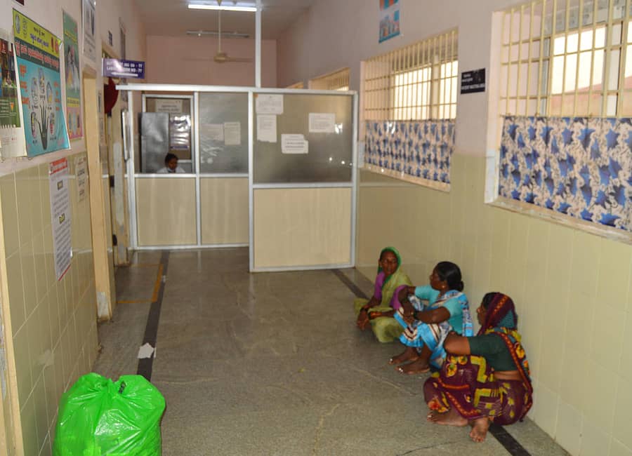 ಯಾದಗಿರಿ ನಗರದ ಹಳೆ ಜಿಲ್ಲಾಸ್ಪತ್ರೆಯಲ್ಲಿರು ಹೆರಿಗೆ ವಾರ್ಡ್