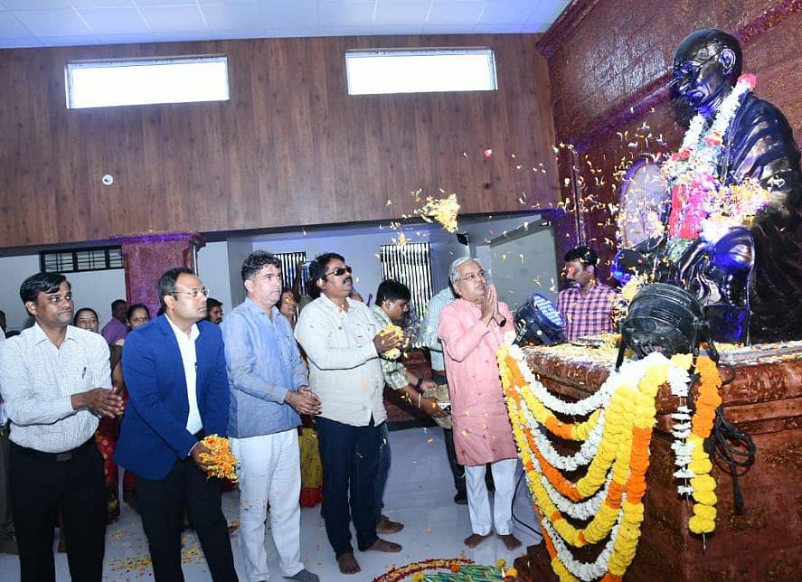 ಜಿಲ್ಲಾ ಉಸ್ತುವಾರಿ ಸಚಿವ ಗೋವಿಂದ ಕಾರಜೋಳ ಗಾಂಧಿ ಭವನ ಉದ್ಘಾಟಿಸಿದರು – ಪ್ರಜಾವಾಣಿ ಚಿತ್ರ