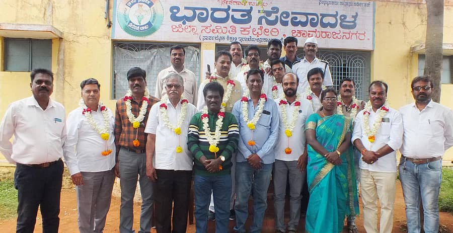 ಚಾಮರಾಜನಗರದ ಭಾರತ ಸೇವಾದಳ ಜಿಲ್ಲಾ ಸಮಿತಿಗೆ ವೆಂಕಟನಾಗಪ್ಪಶೆಟ್ಟಿ ಸೇರಿದಂತೆ ಪದಾಧಿಕಾರಿಗಳು ಅವಿರೋಧವಾಗಿ ಆಯ್ಕೆಯಾದರು