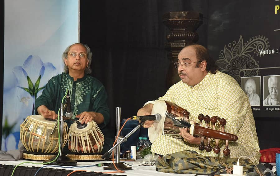 ಪಂಡಿತ್ ತೇಜೇಂದ್ರ ನಾರಾಯಣ್ ಮಜುಂದಾರ್ ಸರೋದ್ ವಾದನ ಪ್ರಸ್ತುತಪಡಿಸಿದರು. ಪಂ. ಯೋಗೇಶ್ ಸಂಶಿ, ತಬಲಾ ಸಾಥ್ ನೀಡಿದರು.