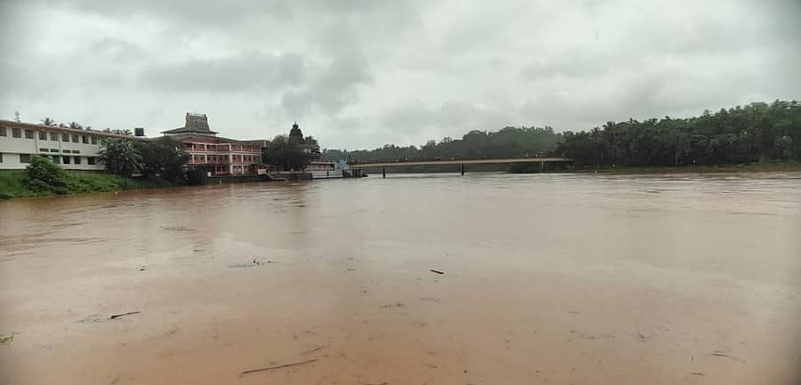 ಶೃಂಗೇರಿ ಭಾಗದಲ್ಲಿ ತುಂಗಾ ನದಿ ಹರಿವು