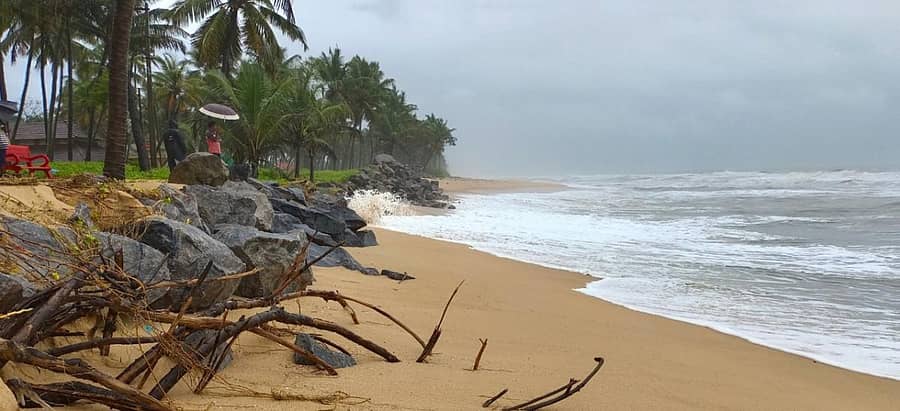 ಉಡುಪಿ ಜಿಲ್ಲೆ ಕಾಪು ತಾಲ್ಲೂಕಿನ ನಡಿಪಟ್ನದಲ್ಲಿ ಕಡಲ್ಕೊರೆತ ಉಂಟಾಗಿದೆ.