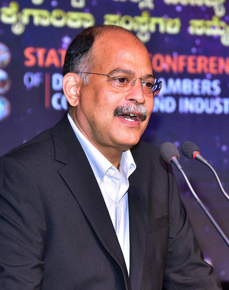 ಹುಬ್ಬಳ್ಳಿಯ ಡೆನಿಸನ್ಸ್ ಹೋಟೆಲ್‌ನಲ್ಲಿ ಭಾನುವಾರ ನಡೆದ ಜಿಲ್ಲಾ ವಾಣಿಜ್ಯೋದ್ಯಮ ಸಂಘ– ಸಂಸ್ಥೆಗಳ ರಾಜ್ಯ ಮಟ್ಟದ ಸಮ್ಮೇಳನದಲ್ಲಿ ಎಫ್‌ಐಸಿಸಿಐ ಅಧ್ಯಕ್ಷ ಕೆ. ಉಲ್ಲಾಸ್ ಕಾಮತ್ ಮಾತನಾಡಿದರು