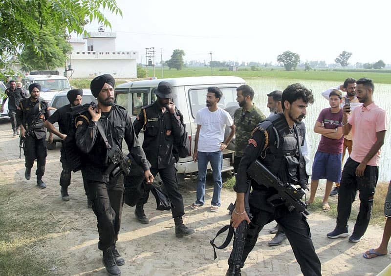 ಎನ್‌ಕೌಂಟರ್‌ನಲ್ಲಿ ಭಾಗವಹಿಸಿದ್ದ ರಕ್ಷಣಾ ಸಿಬ್ಬಂದಿ (ಪಿಟಿಐ ಚಿತ್ರ)