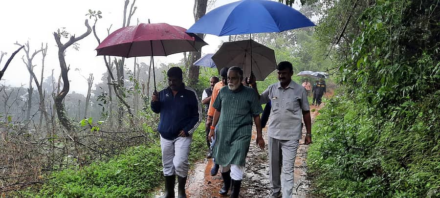 ಕೊಡಗು: ಮಳೆಯಿಂದ ಹಾನಿಗೀಡಾದ ಪ್ರದೇಶಗಳಿಗೆ ಸಚಿವ ನಾಗೇಶ್ ಭೇಟಿ