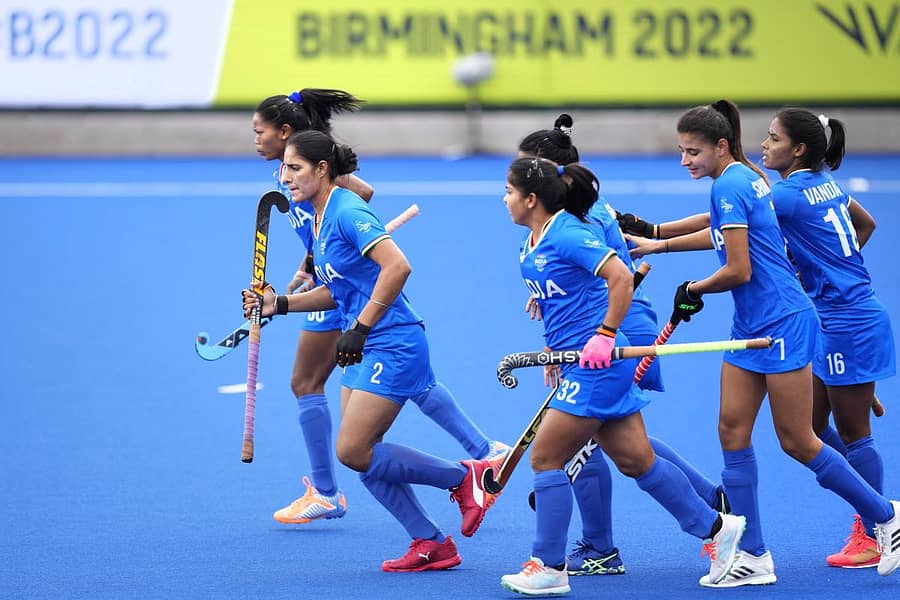 ಗೋಲು ಗಳಿಸಿದ ಗುರ್ಜಿತ್ ಕೌರ್ (ಎಡದಿಂದ ಎರಡನೆಯವರು) ಸಹ ಆಟಗಾರ್ತಿಯರೊಂದಿಗೆ ಸಂಭ್ರಮಿಸಿದರು– ಪಿಟಿಐ ಚಿತ್ರ