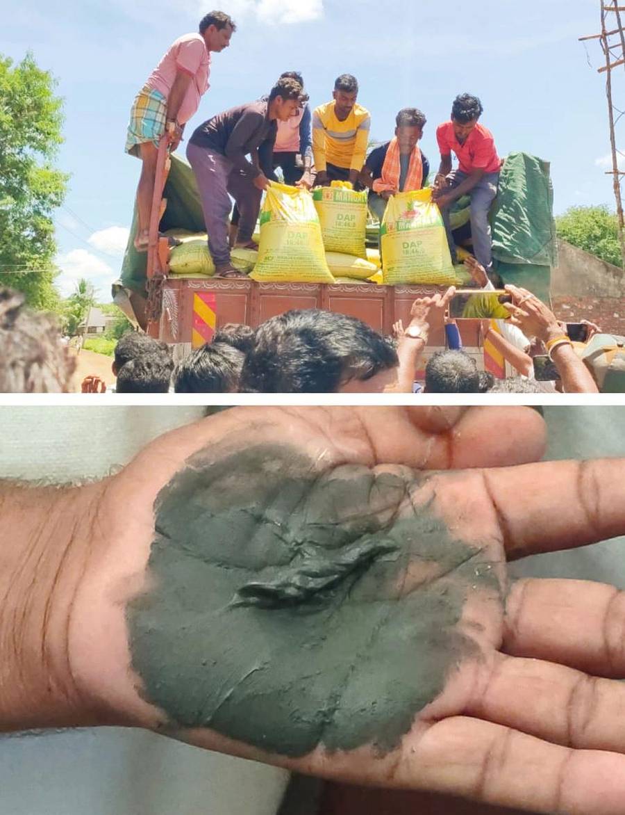 ರೋಣ ತಾಲ್ಲೂಕಿನ ಸವಡಿ ಗ್ರಾಮದ ರೈತರು ನಕಲಿ ಗೊಬ್ಬರ ಮಾರಾಟ ಮಾಡಿ ಮೋಸಮಾಡುತ್ತಿರುವ ವಂಚಕರನ್ನು ಸೆರೆ ಹಿಡಿದು ಗೊಬ್ಬರದ ತೂಕ ಮತ್ತು ಗುಣಮಟ್ಟದ ಪರೀಕ್ಷೆಗೆ ಕೃಷಿ ಅಧಿಕಾರಿಗಳಿಗೆ ತೋರ್ಪಡಿಸುತ್ತಿರುವುದು.