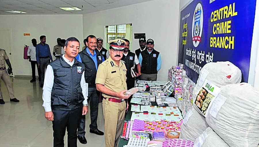 ವಶಕ್ಕೆ ಪಡೆದ ಮಾದಕ ವಸ್ತುಗಳು