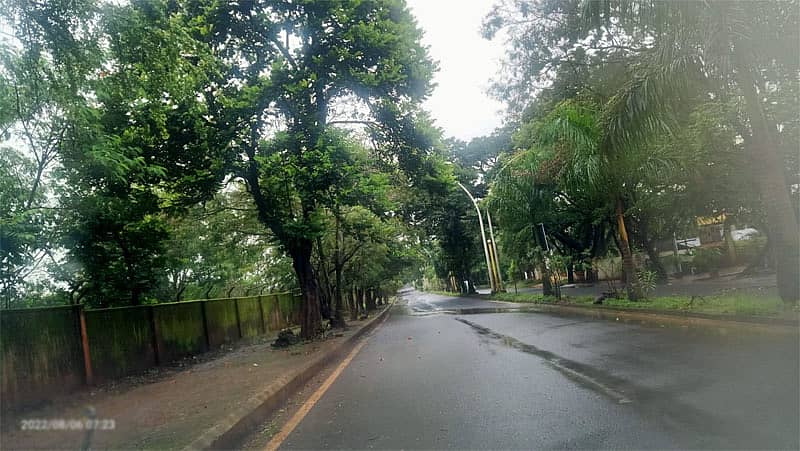 ಬೆಳಗಾವಿಯ ಹನುಮಾನ್ ನಗರದ ಮುಖ್ಯರಸ್ತೆ ಶನಿವಾರ ನಿರ್ಜನವಾಗಿತ್ತು