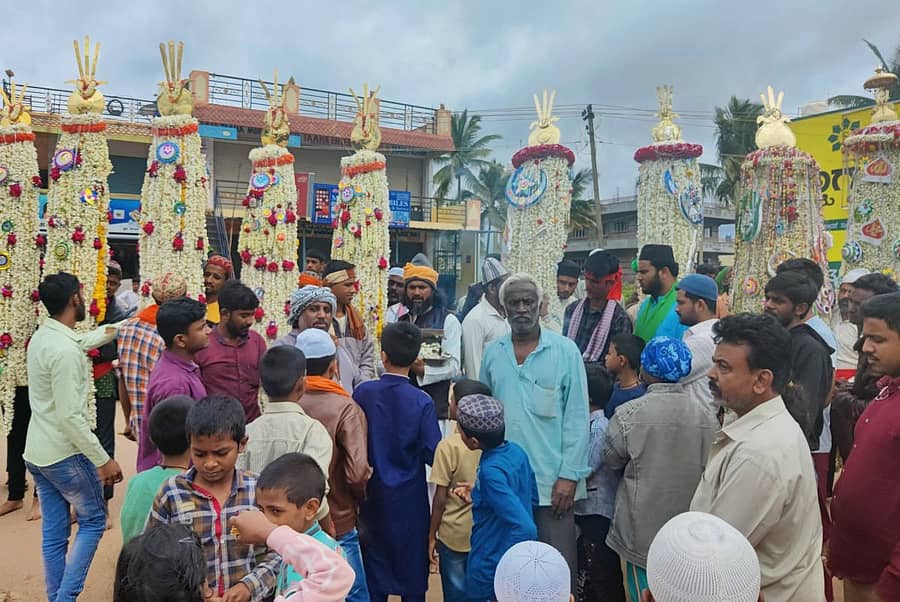 ಸೂಲಿಬೆಲೆ ಪಟ್ಟಣದಲ್ಲಿ ನಡೆದ ಮೊಹರಂ ತೇಜಿಯಾ (ಹಸ್ತ)ಗಳ ಮೆರವಣಿಗೆ