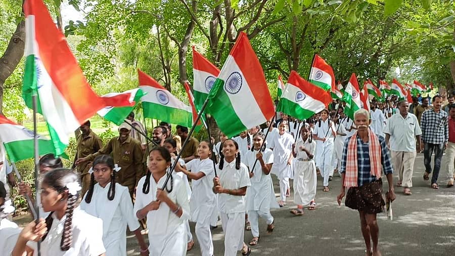 ವಿದುರಾಶ್ವತ್ಥದ ಸತ್ಯಾಗ್ರಹ ಸ್ಮಾರಕ ಪ್ರೌಢಶಾಲೆ ವಿದ್ಯಾರ್ಥಿಗಳಿಂದ ಹರ್ ಘರ್ ತಿರಂಗ ಅಂಗವಾಗಿ ವಿದುರಾಶ್ವತ್ಥದಲ್ಲಿ ಜಾಥಾ ನಡೆಯಿತು