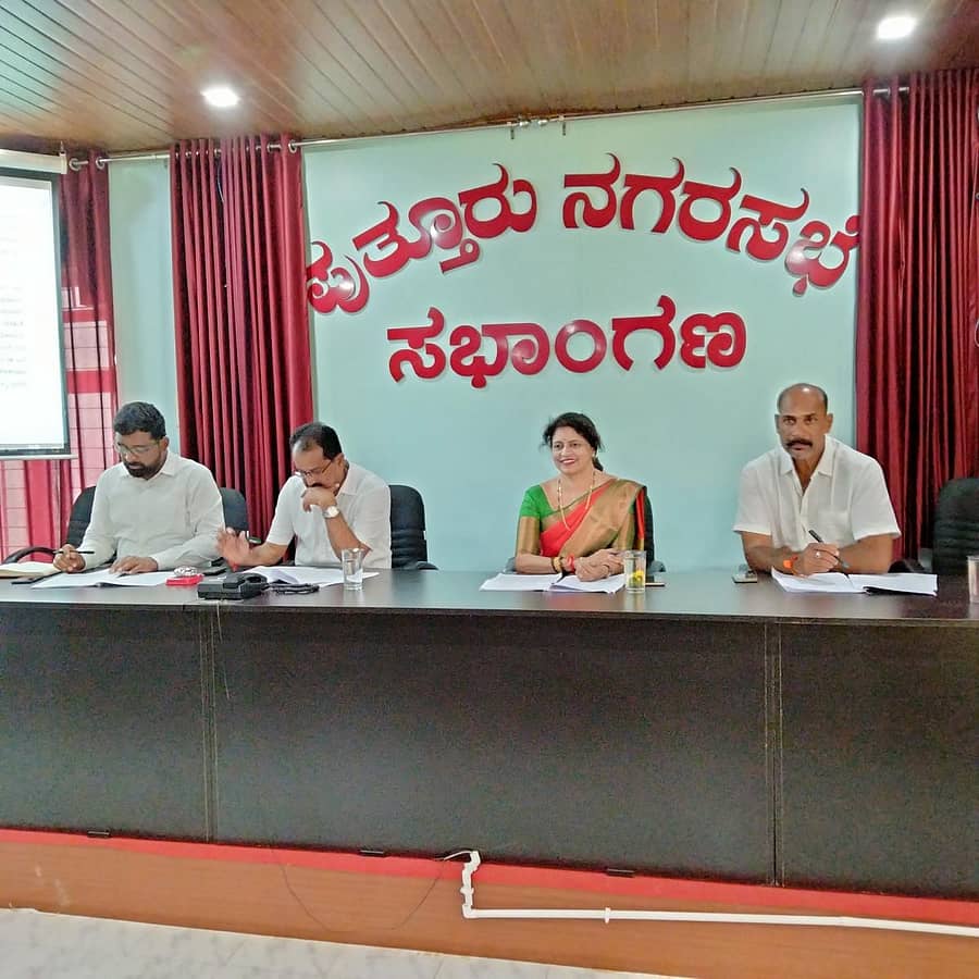 ಪುತ್ತೂರು ನಗರಸಭೆಯ ಸಾಮಾನ್ಯ ಸಭೆಯು ಅಧ್ಯಕ್ಷ ಕೆ. ಜೀವಂಧರ್ ಜೈನ್ ಅಧ್ಯಕ್ಷತೆಯಲ್ಲಿ ನಡೆಯಿತು.