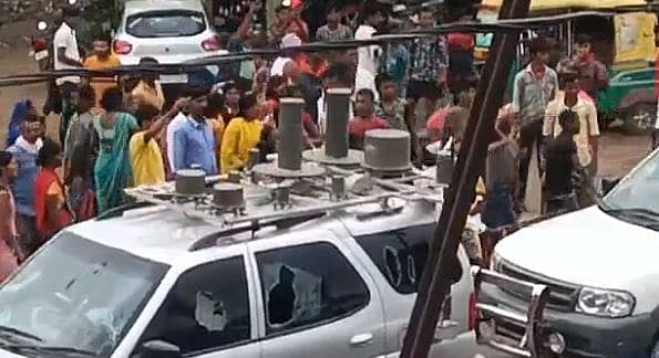 ನಿತೀಶ್ ಕುಮಾರ್ ಅವರ ಬೆಂಗಾವಲು ಪಡೆಯ ವಾಹನಗಳ ಮೇಲೆ ದಾಳಿ ಮಾಡಿದ ಸಂದರ್ಭ