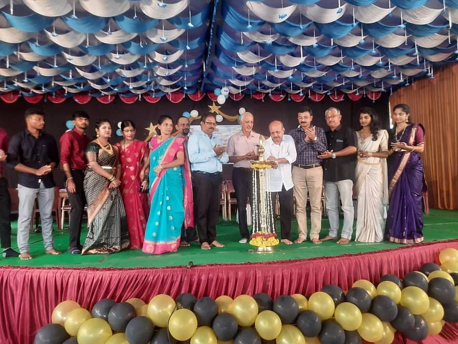 ಹೆಬ್ರಿ ಸರ್ಕಾರಿ ಪ್ರಥಮ ದರ್ಜೆ ಕಾಲೇಜು ಮತ್ತು ಸ್ನಾತಕೋತ್ತರ ಅಧ್ಯಯನ ಕೇಂದ್ರದಲ್ಲಿ ನಡೆದ ವಾರ್ಷಿಕೋತ್ಸವ ಹಾಗೂ ಪ್ರತಿಭಾ ಪುರಸ್ಕಾರವನ್ನು ಉದ್ಯಮಿ ಯೋಗೀಶ ಭಟ್ ಉದ್ಘಾಟಿಸಿದರು.