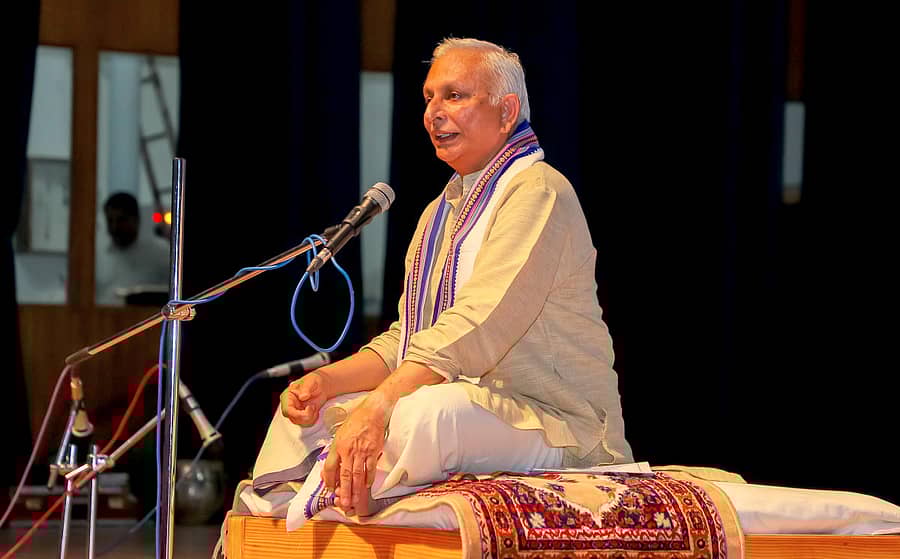 ಬಾಗಲಕೋಟೆಯಲ್ಲಿ ಮಂಗಳವಾರ ಹಮ್ಮಿಕೊಂಡಿದ್ದ ಸತ್ಸಂಗದಲ್ಲಿ ಚಿಂತಕ ಎಂ. ಪ್ರವಚನ ನೀಡಿದರು