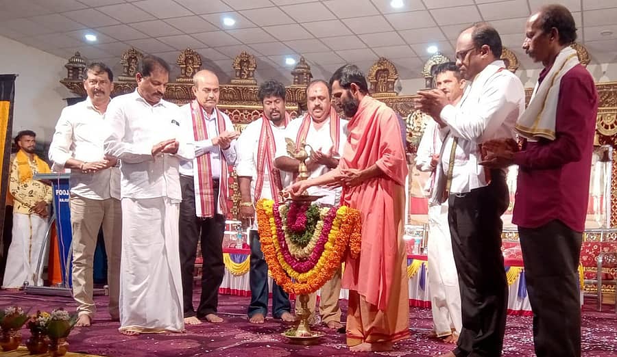 ಮಟ್ಟಾರು ದಶಮಾನೋತ್ಸವ ಧಾರ್ರ್ಮಿಕ ಸಭಾ ಕಾರ್ಯಕ್ರಮವನ್ನು ಕೇಮಾರು ಸಾಂದೀಪನಿ ಸಾಧನಾಶ್ರಮದ ಈಶ ವಿಠಲದಾಸ ಸ್ವಾಮೀಜಿ ಉದ್ಘಾಟಿಸಿದರು