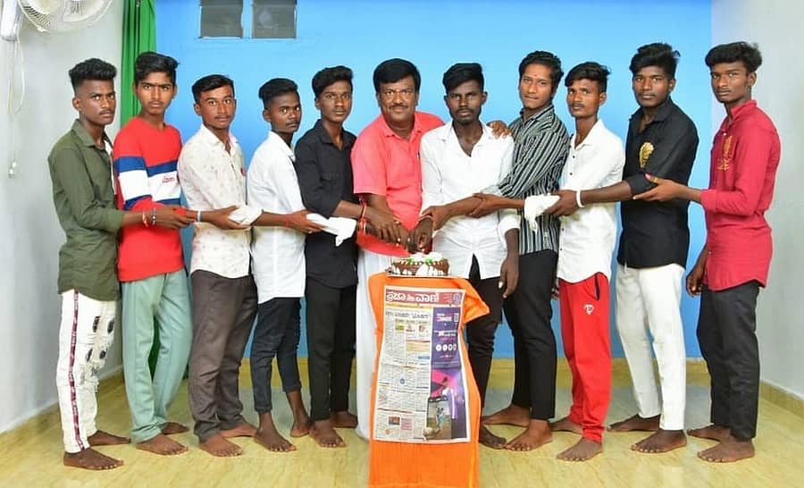 ಕಾರಟಗಿಯಲ್ಲಿ ಭಾನುವಾರ ಪತ್ರಿಕಾ ವಿತರಕರ ದಿನ ಆಚರಿಸಲಾಯಿತು