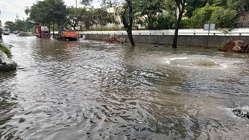 ಶಾಂತಿನಗರದಲ್ಲಿ ರಸ್ತೆ ಜಲಾವೃತ