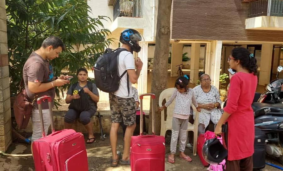 ನಲ್ಲೂರಹಳ್ಳಿ ಡಿಎನ್ಎ ಅಪಾರ್ಟ್‌ಮೆಂಟ್‌ ತೊರೆದು ಬೇರೆಡೆಗೆ ತೆರಳುತ್ತಿರುವ ನಿವಾಸಿಗಳು